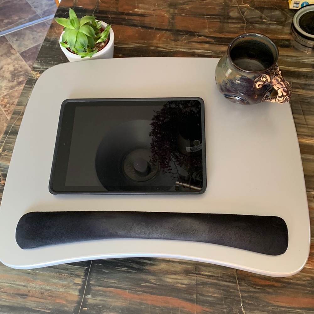 Lap desk with wrist support